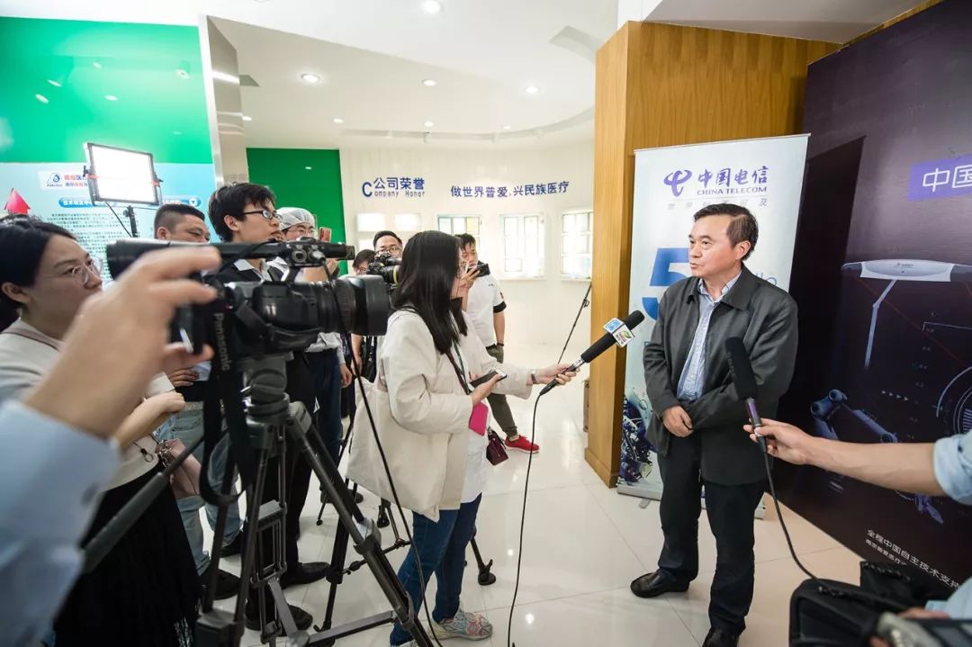 全國首例5G遠控機器人椎體強化手術試驗圓滿完成！